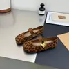 2026 nuevos zapatos casuales planos estilo hada retro suaves, zapatos de gamuza roja de punta baja para mujer