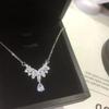 Temperamento Ángel Brillante Alas de Gota de Agua Lujo Ligero Gota de Agua Imitación Moissanita Pluma Collar Accesorios para Collares