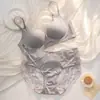 Conjunto de lencería sin costuras de encaje liso con soporte y realce, realce lateral de los senos, control del abdomen cruzado y bragas tipo triángulo