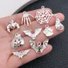 Set Mixto de 20 Colgantes Brillantes Plateados para Manualidades de Halloween con Forma de Fantasma Curioso, Telaraña y Murciélago para Pulseras, Collares y Accesorios de Joyería