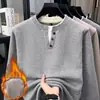 Suéter de punto para hombre de dos piezas falsas con forro polar transfronterizo, cuello en V pequeño, nueva colección otoño/invierno 2026, suéter cálido casual de cuello redondo para hombre