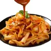 Macarrão Frio Fresco com Molho de Gergelim, Óleo Vermelho e Sabor Picante, Pronto para Comer, Não Precisa Cozinhar nem Cozinhar no Vapor, Vem com Pacote de Tempero, Conveniente para Misturar, Pacote de 318g
