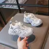 Zapatos de Senderismo al Aire Libre de Malla Hueca para Niñas 2026 Verano Nuevos Zapatos Deportivos de Malla Simple para Niños Zapatos Ligeros para Correr para Niños