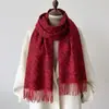 Cachecol outono e inverno Tory Burch, xale feminino, xale quente geométrico de imitação de cashmere, xale de cashmere para usar por cima da roupa