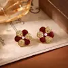 Pendientes Cuadrados de Perlas Estilo Nuevo Coreano 2025 para Mujer, Lujo Ligero, Pendientes de Botón Geométricos Versátiles, Accesorios de Oreja Populares al por Mayor