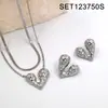 Conjunto de Colar e Brincos em Formato de Coração Estilo Europeu e Americano, Aço Titânio Banhado a Ouro, Luxo Leve, Moda de Alta Qualidade, Corrente Versátil para Clavícula para Mulheres, Atacado