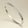 Pulsera Transfronteriza de Acero de Titanio de Nicho Incrustada con Diamantes con un Toque de Lujo, Diseño Estrellado, No se Desvanece, Regalo Exquisito y de Moda