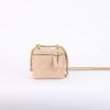 Bolsa Caixa Novo Estilo Pequena Bolsa de Maquiagem com Corrente Estilo Chanel Versátil Envelope Vermelho Pequena Bola Dourada Ombro Único Transversal Couro Bolsa Feminina