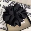 Elástico de Cabelo Scrunchie de Cetim Preto para Mulheres com Toque de Luxo, Prendedor de Cabelo, Acessório de Cabelo para Coque Grande