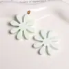 Color Fresco Elegante Versátil Sencillo 8 Pétalos Flor Margarita Accesorios Acrílicos Pendientes DIY Pendientes Accesorios para Funda de Teléfono Móvil