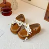 Sapatos單 de menina da moda, nova coleção primavera/outono 2026, sapatos infantis de cadarço, slip-on com sola macia, versáteis para uso ao ar livre, estilo boho