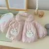 [En Stock] Chaqueta de Forro Polar Qw262966 para Niños 2026 Otoño/Invierno Chaqueta para Niñas con Orejas de Conejo 3D y Cuello Solapa