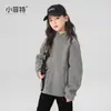 Colección de otoño 2026 para niñas Xiaofei, nuevo estilo, cálido top de forro polar para niños, tallas mediana y grande, chaqueta casual con cuello alto, moderno
