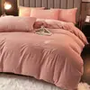 Juego de ropa de cama de cuatro piezas de terciopelo de leche engrosado, ropa de cama de invierno de terciopelo coral, funda de edredón de franela, sábana bajera y funda de edredón de vellón de doble cara