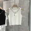 Chica Caliente de Verano Lleva Chaleco de Punto Rayado de Seda Helada para Mujer, Estilo Corto con Cadena Interior, Top Básico de Tirantes sin Mangas