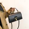 Bolsa de design de nicho bolsa feminina este ano popular novo bloco de moda bolsa mensageiro de ombro de cor sólida textura bolsa quadrada pequena