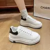 Zapatillas Deportivas con Plataforma de Suela Gruesa para Aumentar la Altura para Mujeres Bajitas, Zapatos Blancos Versátiles Estilo Coreano de Celebridad de Internet, Modelo para Mujer, Nuevo Estilo Primavera y Otoño 2025
