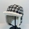 Gorro de Invierno para Mujer Estilo Chanel, Engrosado, Forrado de Felpa, a Prueba de Frío para Exteriores, Protección para los Oídos para Ciclismo, Gorro de Esquí Cálido con Protección para los Oídos