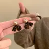 Pendientes de Botón con Lazo de Terciopelo de Melaleuca y Perla, Pendientes Elegantes Retro Versátiles, Lujo Ligero, Sensación de Alta Gama, Pendientes de Otoño/Invierno para Mujer