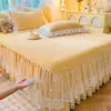 Faldón de Cama Acolchado de Terciopelo de Leche Pieza Única 2024 Nuevo Estilo Princesa Invierno Encaje Terciopelo de Coral Engrosado Colcha Juego de Tres Piezas