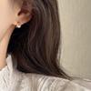 Aretes de Perlas Suaves de Alta Gama con Diseño de Nicho para Mujer, Aretes Simples Elegantes que Combinan con Todo, Exquisitos Aretes Pequeños y Delicados