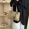 Bolsa de trabalho estilo retrô preguiçoso, bolsa de ombro axilar casual simples e portátil para o inverno 2024