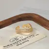 Anillo Abierto Personalizado de Zirconia con Baño de Oro Real para Mujer Diseño de Nicho Anillo Geométrico Exquisito Versátil Anillo para Dedo Índice