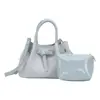 Bolsa pequena elegante e atraente estilo coreano para mulheres, novo modelo 2026, bolsa tiracolo com padrão trançado, bolsa de mão requintada, bolsa tipo balde com necessaire combinando
