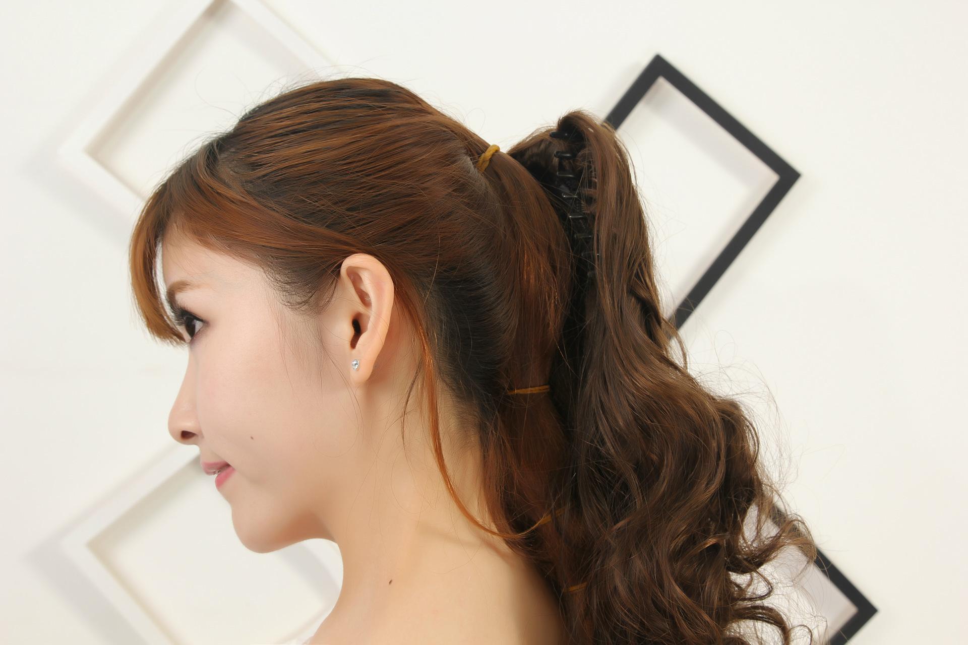 抓夹玉米烫卷发马尾