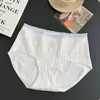 5477 # Calcinha de algodão puro estilo triângulo cor de creme com cerejas e bordas contrastantes franzidas, cintura média, roupa íntima estudantil antibacteriana 10A