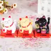 Figura de Gato de la Suerte con Movimiento Automático de Mano, Decoración Solar para Coche y Escritorio, Artículo de Regalo, Modelo Nuevo, Venta al por Mayor para Supermercados