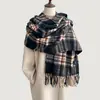 26 Bufandas de Cuadros Nuevas Otoño/Invierno para Mujer Calentador de Cuello Casual Versátil de Alta Gama Cálido Moderno Bufanda de Cuadros Versátil