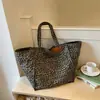 Bolso tote estampado de leopardo, bolso grande de mujer, nueva moda de verano 2026, casual, súper popular, bolso de hombro para el día a día