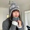 Patrón de Copo de Nieve Coreano Retro Cordón Bola de Pelo Tejida Sombrero de Invierno Navidad Estilo Reductor de Edad Sombrero Protector de Orejas Sombrero Lei Feng