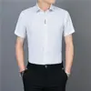 Camisa listrada para homens, camiseta de manga curta para o verão, moderna, estilosa, casual, versátil, com caimento fluido, feita de seda gelada, sem amassar