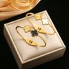 Pulsera de moda europea y americana de acero de titanio con flor de cuatro hojas para mujer ins que no se decolora Joker abierta de acero inoxidable fabricantes mayoreo