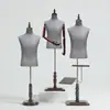 Tienda de ropa maniquí masculino traje exhibición maniquí cuerpo maniquí lavado con arena de alta calidad gris claro forma de cuerpo maniquí modelo avanzado