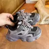 Tênis Estilo Pai com Forro de Pelúcia para Meninas Inverno Novo Estilo Sola Macia Antiderrapante Sapatos Infantis Para Crianças de Tamanho Médio e Grande Meninas Pequenas Tênis Esportivo de Algodão de Duas Camadas
