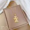 [Aço Titânio] Urso Rei Coroado, um colar luxuoso e elegante com design de diamantes completos, uma corrente de clavícula versátil feita de aço titânio