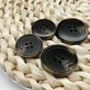 Nuevos Botones de Resina de Alta Gama con Patrón, Botones de Cuatro Ojos, Botones de Café Negro de Alta Gama, Botones Decorativos para Traje al por Mayor
