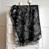 Nuevo chal jacquard grande vintage hecho de hilo de núcleo, bufanda larga de dos tonos con flecos para mujer, bufanda de alta gama para otoño e invierno 2026