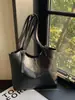 Bolsa tote vintage transfronteiriça para mulheres, novo modelo 2026, bolsa de ombro de luxo leve, bolsa de mão, couro macio, bolsa de axila de grande capacidade