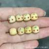 Cráneo de Calavera Tallado en Jade con Pasta Dorada Estilo Tíbet Pescado Accesorio DIY Cuentas Sueltas Semilla de Coco Rudraksha 108 Cuentas Budistas
