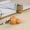 Talla de sándalo verde, lindo oso de fresa de dibujos animados para colgar en el teléfono, estilo de pareja, llavero, colgante para bolso, colgante para unidad USB, adorable osito colgante
