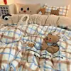 Invierno Espesado Toalla Bordada Terciopelo de Leche Juego de Cuatro Piezas Sábanas Funda Nórdica Más Ropa de Cama Juego de Tres Piezas Dormitorio Estudiantil 4