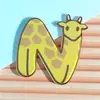 Insignia acrílica personalizada broche de letra de dibujos animados pin de Xiao Zhan en inglés accesorio lindo de 26 letras parches