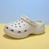 Zapatos con Agujeros de Nube para Mujer Verano Exterior Nuevas Sandalias de Punta Cerrada Casual Versátiles Artículo Popular de Celebridad de Internet Sandalias de Playa