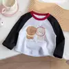 Camisetas de Manga Longa para Meninas Outono e Inverno, Tops Infantis Estilo Outono com Mangas Raglan, Camisetas Básicas Doces para Bebês com Estampa de Desenho Colorido Contrastante