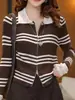 Cárdigan de Punto con Bloques de Color a Rayas y Solapas, Doble Cremallera, para Mujer, Otoño Nuevo, Holgado, Adelgazante, Versátil, Manga Larga