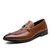2026 Otoño Europa Repujado Transfronterizo Tallas Grandes Casual Zapatos de Piel Exteriores Negocios Zapatos de Piel Hechos a Mano Slip-on Zapatos de Hombre Venta al por Mayor